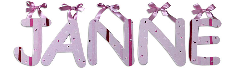 Holzbuchstaben bemalt